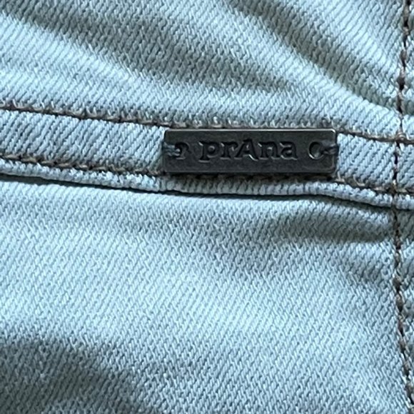 prAna Women's Medium Dree Light Blue Denim Button Down Vest Light Distressing - Picture 8 of 9